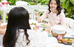 Nhìn đĩa mực trên mâm cơm nhà em chồng, tôi mới hiểu thấu con người cô ấy