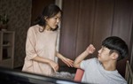 Góc khuất trong tâm lý tuổi dậy thì: Tự hủy hoại bản thân vì không thể làm hài lòng bố mẹ