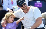 "Thấn Sấm" Chris Hemsworth dạy con theo cách “không giống ai” 