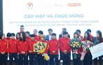 Đội tuyển bóng đá nữ Việt Nam nhận ôtô, xe máy và khoảng 25 tỷ đồng tiền mặt trước khi về nhà