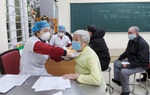 Nữ bác sĩ “lỡ hẹn với mùa xuân” để tiêm chủng xuyên Tết