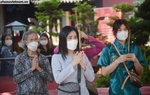 Rằm tháng Giêng, người Sài Gòn "đội nắng" đi lễ chùa  