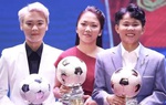 Style nhận giải đối lập sân cỏ của 3 cô gái sáng nhất Quả Bóng Vàng