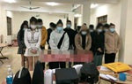 Bắt quả tang 5 cô gái "bay lắc" cùng 11 nam trong ngôi nhà cao tầng