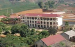 Nữ sinh lớp 11 đến trường học sinh con: Cháu bé vừa ra đời đã tử vong