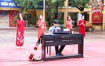 Hà Nội: Học sinh THCS chơi đàn, ca hát trong ngày trở lại trường