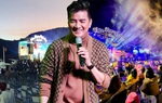 Đàm Vĩnh Hưng cảm ơn khán giả "đến đông kín" liveshow 