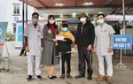 Cậu bé bị tai nạn giao thông, mất mẹ và bà khi đi sắm Tết được miễn viện phí
