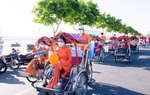 Đà Nẵng: Gần 300 phụ nữ mặc áo dài diễu hành “Chào tháng 3” 