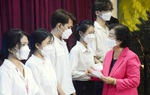 Gần 300 sinh viên khó khăn được nhận học bổng từ dự án “Hỗ trợ sinh viên”