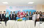 Ngân hàng Chính sách xã hội chúc mừng Chủ tịch Hội LHPN Việt Nam 