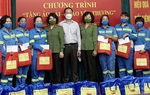 Phụ nữ Công an: “Tặng áo dài - Trao yêu thương” cho phụ nữ khó khăn
