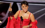 Các sao tưng bừng hội tụ tại lễ trao giải Oscar 2022