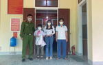 Nhặt được gần 20 triệu đồng trước nhà, 2 chị em đến công an tìm người trả lại