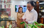 Người tiêu dùng Thủ đô hào hứng thăm quan phòng trưng bày hàng thật - giả