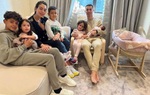 Cristiano Ronaldo đón "công chúa" mới sinh về nhà sau cú sốc xót xa vì con trai qua đời
