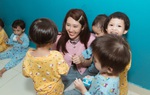 Thúy Ngân giản dị đi làm từ thiện trong ngày sinh nhật