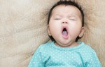 Trẻ ho khi ngủ có nguy hiểm không? Xử lý thế nào mới đúng?