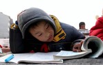 Bài tập bị cô giáo gạch chéo vì mắc lỗi, dân mạng lại khen "Quá sáng tạo!"