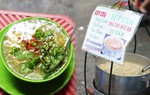 Gánh súp cua gần 30 năm giữa lòng Sài Gòn được mệnh danh là "món súp đáng thử nhất"