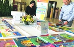 Phụ huynh “oằn vai” vì giá sách giáo khoa mới tăng cao