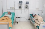 Uống rượu ngâm củ ấu tàu, 2 người nhập viện