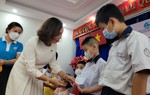 Thêm nhiều “mẹ đỡ đầu” đến với trẻ mồ côi