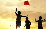 10 điều cha mẹ có thể làm để giúp con “sống chậm”