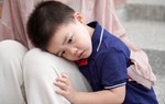 6 hành động yêu thương của cha mẹ lại vô tình khiến con trở nên nhút nhát, ỷ lại