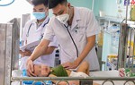 Những sai lầm khi sơ cứu trẻ uống nhầm dầu thắp đèn