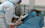 Nhập viện cấp cứu sau khi uống thuốc điều trị Covid-19 không rõ nguồn gốc