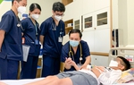 Nuôi rắn lục đuôi đỏ làm "thú cưng", bé 13 tuổi phải nhập viện cấp cứu