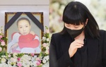 Kim Hye Soo chết lặng trong đám tang ảnh hậu xứ Hàn 