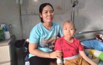 “Trong phòng bệnh, mẹ là cô giáo của con”