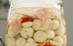 Lưu ý khi ăn canh cua với cà muối ngày hè 