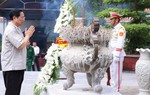 Thủ tướng dâng hương tại Khu di tích Ngã ba Đồng Lộc