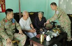 Đội công binh số 1 thăm hỏi 18 gia đình đặc biệt khó khăn trước ngày lên đường làm nhiệm vụ 