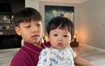 Cường Đô La đăng clip khoe 2 con nô đùa: Chỉ vài giây mà lộ luôn cách dạy con khéo léo