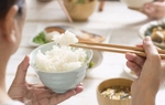 Một thay đổi nhỏ khi ăn cơm giúp bảo vệ dạ dày, tránh bệnh tiêu hóa