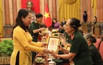 Phó Chủ tịch nước tiếp Đại đội Nữ lái xe Trường Sơn