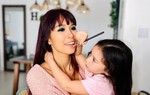 Sáng sớm con gái đã ăn vạ ầm ĩ, siêu mẫu Hà Anh có cách dạy rất khéo