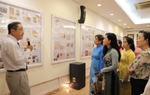 Trưng bày tem và vật phẩm bưu chính về Bác Hồ