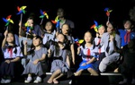"Chong chóng sắc màu" truyền thông điệp yêu thương đến trẻ tự kỷ