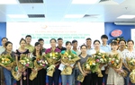 Trao hỗ trợ cho các gia đình hiếm muộn 