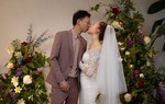 Đám cưới chỉ vỏn vẹn 16 người và tràn ngập nước mắt