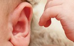 Viêm tai giữa ở trẻ khi nào cần nhập viện?