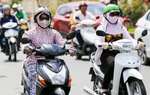 Vì sao nhiều người chịu đi làm xa hàng chục km dù xót xăng, đau lưng?