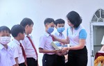 “Mẹ đỡ đầu” tại Đà Nẵng cùng con viết tiếp ước mơ 