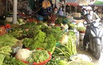 Người nội trợ "chóng mặt" vì thực phẩm tăng giá đồng loạt