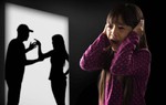 Con tổn thương vì bố mẹ bất đồng quan điểm